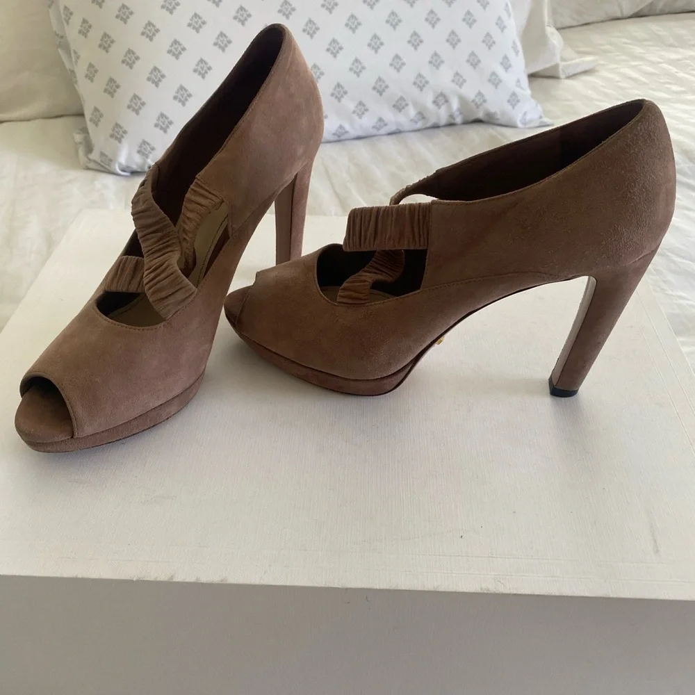 AUTHENTIC light pink Prada Heels Elegant Suede Design - Picture 4 of 14